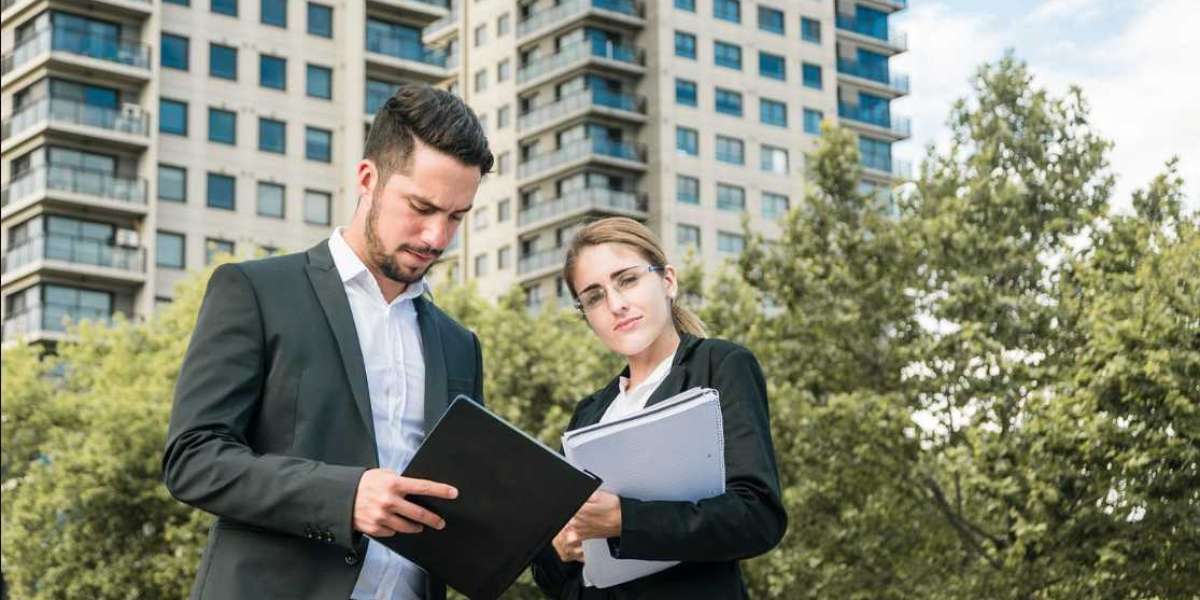 Top Reasons to Hire a Real Estate Lawyer in Toronto for Safe Property Deals