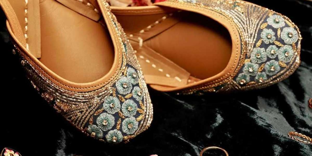Punjabi Juttis: Traditional Artistry with a Modern Twist