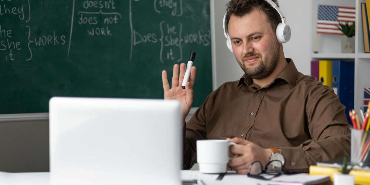 How to Succeed in an Online Class Without Feeling Overwhelmed