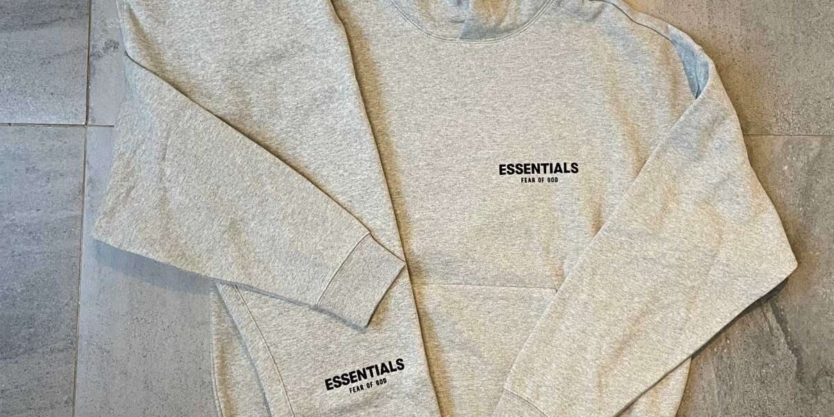 The Great British Tracksuit Takeover: Why the Essentials Tracksuit Has the UK in a Chokehold
