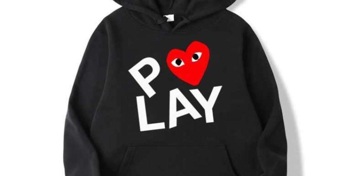 The Impact of Comme des Garçons on Fashion Weeks