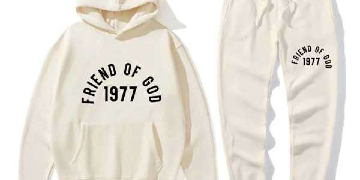 Essentials Hoodie Trends for Modern Canadian Outfits