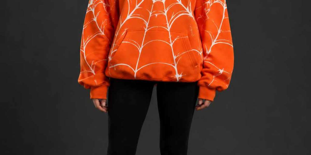 Cohesive Urban Outfit Assembly: Fleeces, Performance Footwear, and Heritage Merch