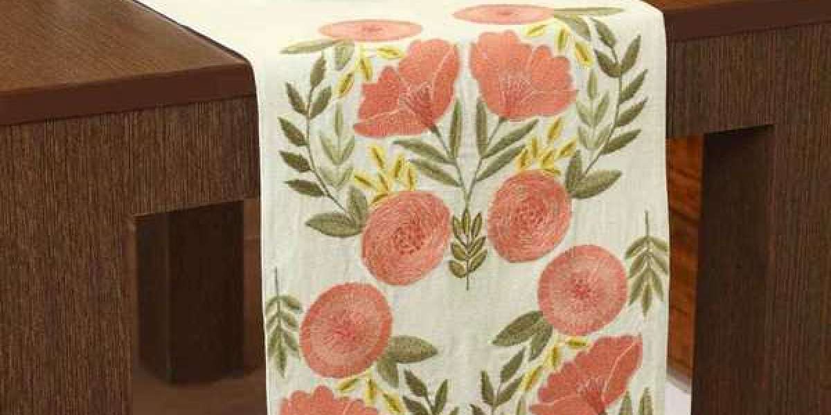 Table Runner and Placemats to Match Your Crockery